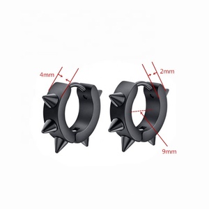 <span class=keywords><strong>Orecchini</strong></span> a Cerchio con Borchie in <span class=keywords><strong>Acciaio</strong></span> <span class=keywords><strong>Chirurgico</strong></span> Punk, Gioielli per Piercing all'Orecchio - Product Image 4