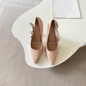 Sandales à talons texturées Mary Jane, talons hauts, bout pointu, bride à nœud, style classique de créateur pour femmes, chaussures habillées - Product Image 1