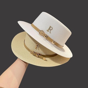 Chapeau de soleil rétro britannique à calotte plate avec strass et lettre R, idéal pour l'été, les voyages, les vacances, la plage et le bord de mer - Product Image 2