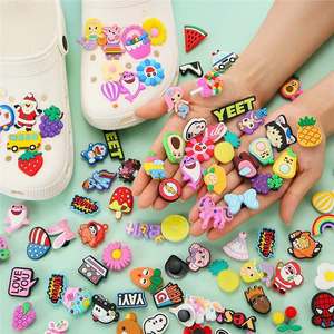 Breloques de chaussures en PVC <span class=keywords><strong>Jibbitz</strong></span> <span class=keywords><strong>pour</strong></span> <span class=keywords><strong>Crocs</strong></span> - Héros d'anime, Pikachu, Stitch, Spiderman, Pins de chaussures sur le thème des fruits et des aliments, Accessoires personnalisés - Product Image 2
