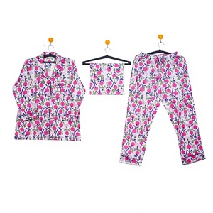 Conjunto de pijamas de algodón suave para mujer, ropa de dormir con estampado Floral hermoso de Navidad único para verano e invierno, regalo perfecto para ella - Product Image 1