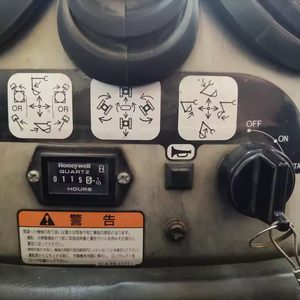 La mini-pelle classique Komatsu PC01, une pelle sur chenilles d'occasion, pèse 300 kg et est la plus petite pelle d'occasion au monde. - Product Image 4
