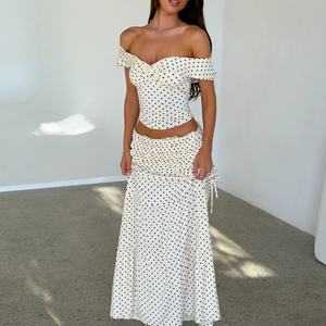 ชุดเซ็ต 2 ชิ้น ลายจุดสีครีม สไตล์ใหม่ 2026 สำหรับผู้หญิง เสื้อครอปเปิดไหล่แบบพันเกลียว กระโปรงยาวเอวสูง เหมาะสำหรับใส่ไปเที่ยวพักผ่อน - Product Image 2
