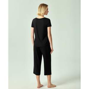 Conjunto de Pijama Personalizado al por Mayor para Mujer, Top de Manga Corta y Pantalones Capri de Bambú, Dos Piezas, Ropa Casual para Estar en Casa, Ropa de Dormir para Mujer - Product Image 4