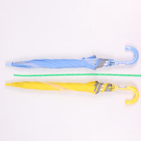 Parapluie droit de voyage personnalisé avec poignée ergonomique, fenêtre transparente et bandes réfléchissantes pour une visibilité optimale