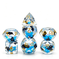 Set Dadu Polihedral Black Cat 7 Buah Isi Konfeti Transparan untuk Permainan RPG DND dan Permainan Peran Meja