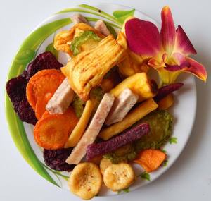 Chips de Frutas Mixtas Fritas al Vacío Premium, Crujientes y Secas: Jaca, Plátano, Taro, Batata, 100% Naturales, Snacks Saludables - Product Image 2