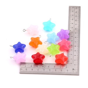 Accessori all'Ingrosso: Ciondoli in Resina Acrilica Traslucida a Forma di Stella, Colorati, 23*14mm per Creazione di Gioielli Fai-da-Te - Product Image 3