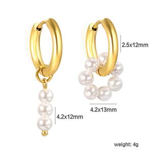 Pendientes asimétricos de perlas con nudo, de acero inoxidable, chapados en oro de 18k, tipo Huggie, con circonita azul rectangular. - Product Image 3