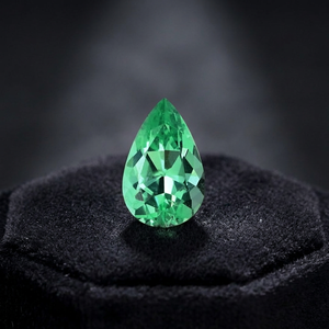 Piedra Preciosa Suelta de Esmeralda Verde Corte Pera de Alta Calidad, Tamaños Personalizados para Anillos y Joyería - Product Image 5