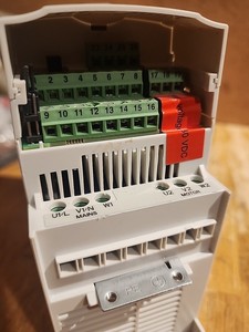 ACS320-03U-07A4-2 ACS32003U07A42 ไดรฟ์ปรับความถี่แบบแปรผัน สามเฟส 1.5 แรงม้า 240 โวลต์ สำหรับ PLC - Product Image 2