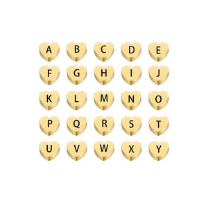 Colgante de Acero Inoxidable Pulido a Espejo con Forma de Corazón y Letra del Alfabeto A-Z |   Dijes con Iniciales del Alfabeto Chapados en Oro de 18K - Product Image 1