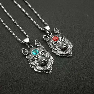 Collier Pendentif Tête de Loup Ice Field en Acier Inoxydable Plaqué Or et Argent avec Sertissage Lunette Œil Rouge et Bleu, Bijou Unisexe - Product Image 3