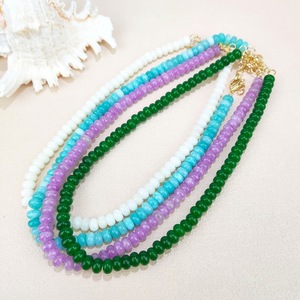 Collana girocollo da donna con perle di giada e cristalli a forma di abaco, in pietre semipreziose colorate, idea regalo - Product Image 1