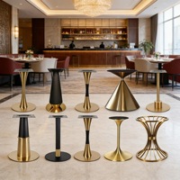Ensemble de table à manger Chenman de luxe plaqué or avec structure en métal et pieds de table en acier inoxydable, design rond pour une utilisation en extérieur
