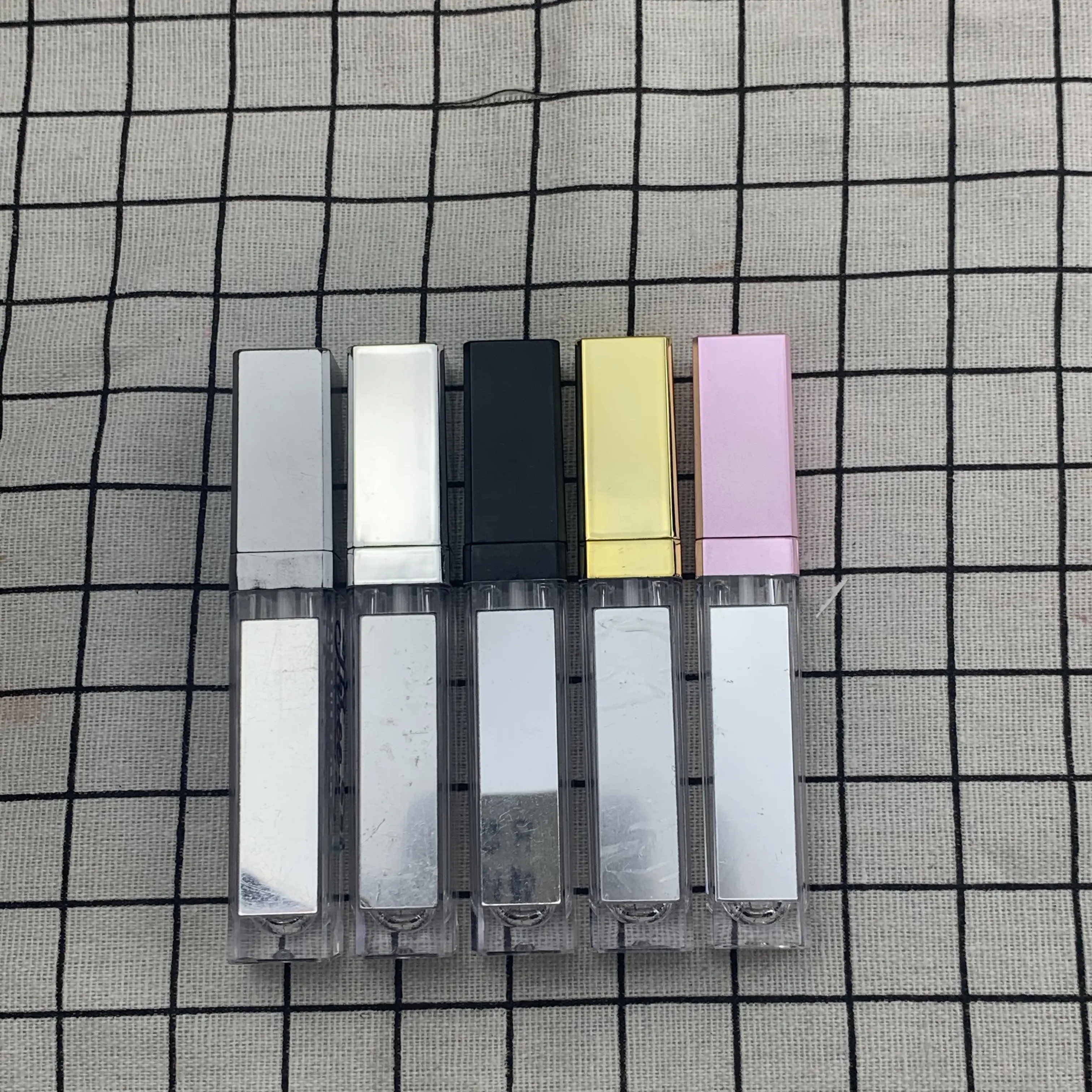 Custom Cosmetic Tube Vendor Empty Lipgloss Private Label Lip Gloss Packaging with Mirror and Led Light