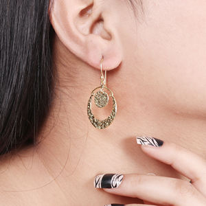 Boucles d'oreilles pendantes lune texturée plaqué or pour femmes Offre Spéciale Style tendance mignon pour les mariages et les fêtes - Product Image 2