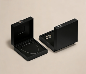 Logotipo personalizado para caja de anillos de cuero PU morado de alta gama y caja de embalaje para joyería - Product Image 4