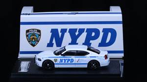 64 pour New York Po Highway Patrol HWY Semi-Concealed E Car 08 Steed 1:64 Scale Aluminum Alloy Diecast Toy - Product Image 4