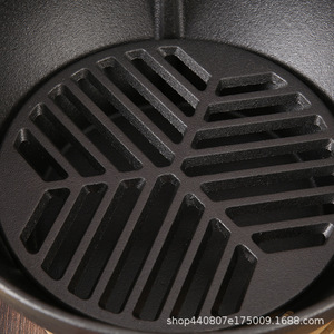 Barbecue portable en fonte pour extérieur, idéal pour le camping, la cuisson de viande, la préparation du thé et le chauffage, avec couvercle. - Product Image 3