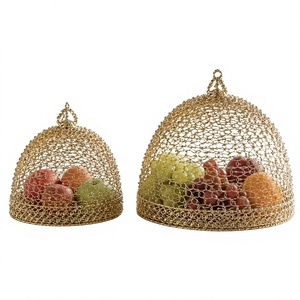 Panier à fruits élégant en fil d'or avec couvercle en dôme, bol de rangement pour fruits en métal décoratif pour comptoir de cuisine, table à manger, décoration de la maison - Product Image 1