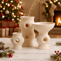 Ensemble de vases en céramique beige mat avec découpe ajourée, récipient sculptural abstrait, décoration de table moderne pour la maison
