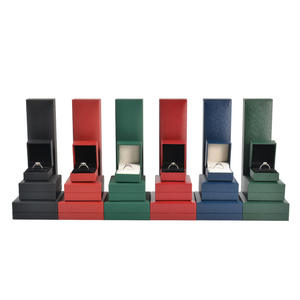 Boîte à bijoux rectangulaire en similicuir, motif uni, personnalisation du logo, ensemble d'emballage <span class=keywords><strong>de</strong></span> bijoux en trois parties doré pour bagues - Product Image 1