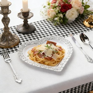 Assiettes <span class=keywords><strong>de</strong></span> présentation jetables <span class=keywords><strong>en</strong></span> plastique martelé <span class=keywords><strong>en</strong></span> <span class=keywords><strong>forme</strong></span> <span class=keywords><strong>de</strong></span> cœur, bord doré, bord argenté, pour réceptions <span class=keywords><strong>de</strong></span> mariage, banquets et traiteurs - Product Image 3