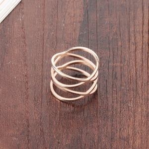 Anillo de Acero Inoxidable Elegante y Moderno para Mujer - Product Image 4