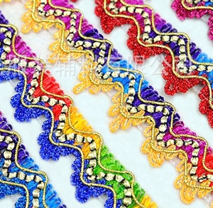 Tende Vintage a Onde all'Ingrosso, Pizzo Etnico per Abbigliamento e Accessori, Pizzo Colorato a Triangolo Dorato 100% Poliestere Ecologico - Product Image 5