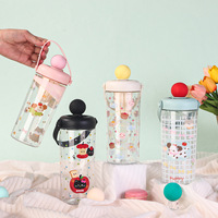 Nouvelle tasse créative portable en plastique avec balle flottante, séparateur de thé d'été, tasse à paille, tasse d'extérieur portable pour femmes, vente en gros
