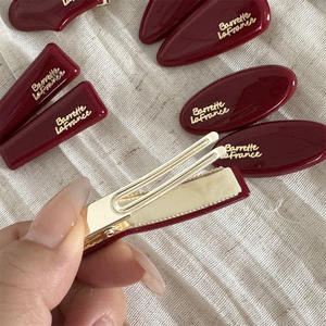 Pinces à cheveux géométriques rouges en acrylique <span class=keywords><strong>avec</strong></span> logo personnalisé pour filles épingles à cheveux <span class=keywords><strong>avec</strong></span> <span class=keywords><strong>frange</strong></span> en alliage élégant style doux pour les fêtes - Product Image 1