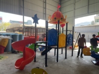 Toboggan de terrain de jeu extérieur éducatif en acier et en plastique pour enfants pour les zones résidentielles