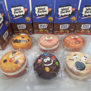 Nueva Caja Misteriosa de Galletas con Juguete Blandito de Maltosa, Juguete Antiestrés Divertido de Rebote Lento para Niños, Juguetes para Apretar - Product Image 1
