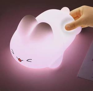 Lámpara Nocturna de Silicona con Forma de Conejo, Pequeña, Divertida y Única, con Luz Blanca Cálida + Luces de Colores para Niños, Bebés, Dormitorio, Recargable por USB - Product Image 3