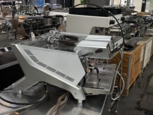 Machine à café semi-automatique italienne à double tête de deuxième génération, modèle commercial Wendouji Mantis - Product Image 4