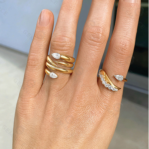 Anillo Gemnel Triple Wrap Tip to Tail con diamante en forma de pera, plata 925, movimiento de oro bajo tono. - Product Image 3