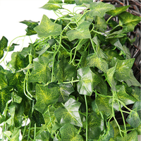 Vigne de plante verte de lierre suspendue artificielle en soie de haute qualité pour la décoration de fête à la maison pour la remise des diplômes fête des pères fête des mères
