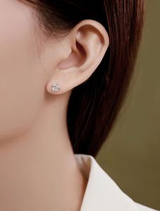Boucles d'oreilles clous Xinfly en or 18 carats avec diamant 0,26 ct, motif cœur, mignonnes et tendance pour les fêtes - Product Image 5