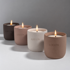 AIKUN Fournisseur de Marques Privées Bougie en Cire de Soja Faite à la Main dans un Pot en Céramique Collection d'Arômes de Luxe Bougie d'Aromathérapie Écologique - Product Image 2