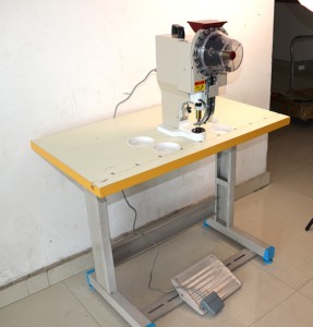 Machine à œillets semi-automatique à grande capacité, directe usine, pour sacs en papier, tablettes informatiques, bâches, emballages en PVC, machine à perforer les trous - Product Image 5