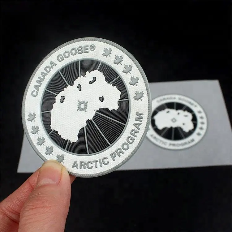 Impressão de tela de seda personalizada, logotipo de marca em relevo 3d macio tpu patches para sobretudo