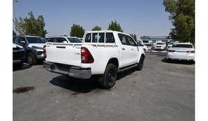 2018 para Hilux SUV Autocaravana FWD con Interior Oscuro, Volante a la Izquierda, Asientos de Tela, Transmisión Automática, Techo Solar - Product Image 4