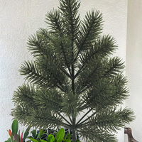 Décoration intérieure moderne et élégante Arbre artificiel vert luxuriant avec des feuilles en plastique Plante d'intérieur unique