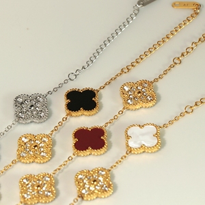 Bracelet à maillons en acier inoxydable plaqué or 18 carats avec breloque fleur classique et tendance, cadeau de Noël, accessoire de mode pour femme - Product Image 6