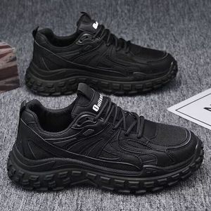Zapatillas deportivas de estilo coreano para hombre, transpirables de malla, para verano, estilo casual, antideslizantes, para caminar, para correr, de moda para papá. - Product Image 2
