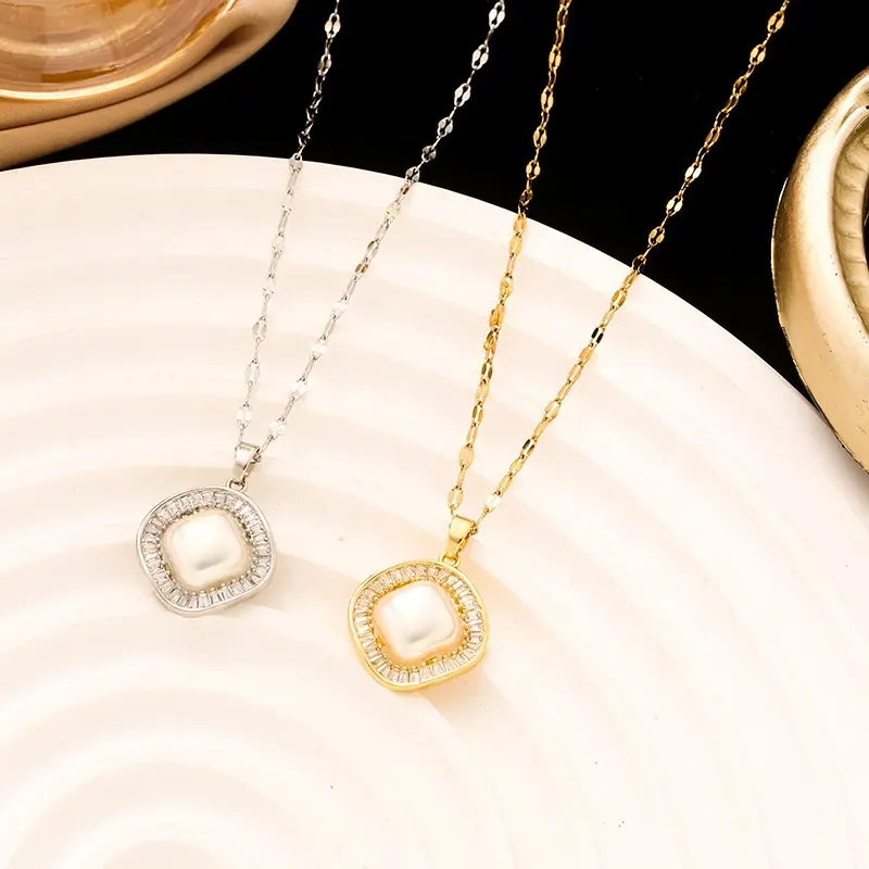 Di alta qualità 18k placcato oro in acciaio inox Baguette collana di diamanti gioielli perla bianca ciondolo collana per le donne