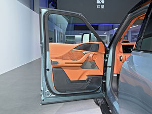 BYD YangWang U8 Auto Elettrica di Lusso ad Alta Velocità, Veicolo Elettrico Puro Cinese - Product Image 6