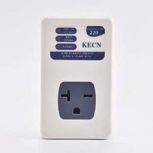 Protector de Voltaje Compacto y Portátil de 220V 20A, Estilo Americano, Material de Cobre y PC, 2 Años de Garantía para Protección de Electrodomésticos - Product Image 3