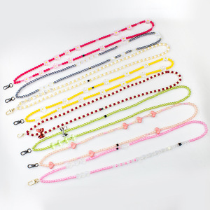 Longe de téléphone en perles acryliques élégantes durables et colorées de style multiple pour un transport facile. - Product Image 2